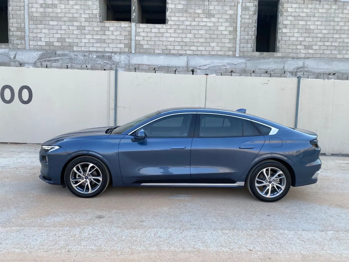 Car image 8