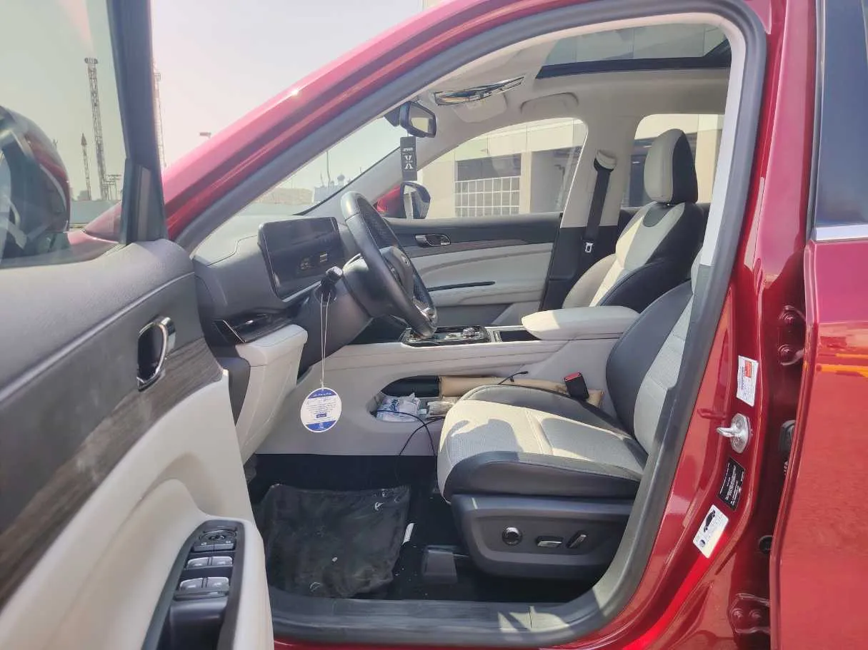 Car image 11