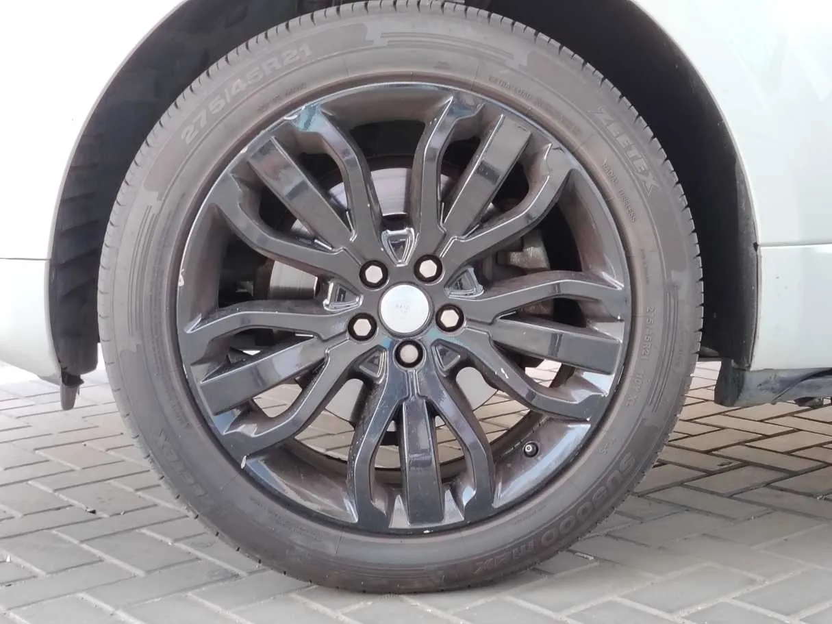 Car image 10