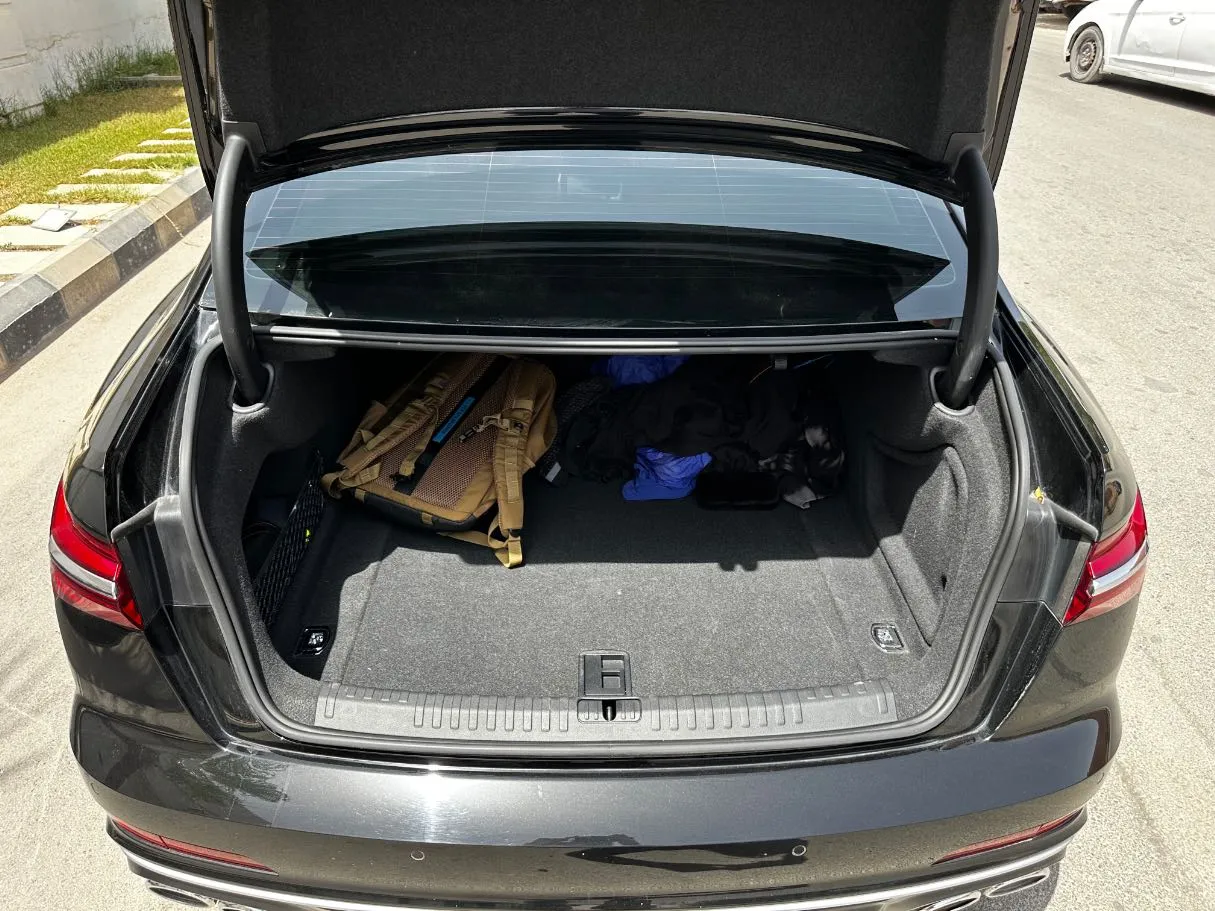 Car image 23