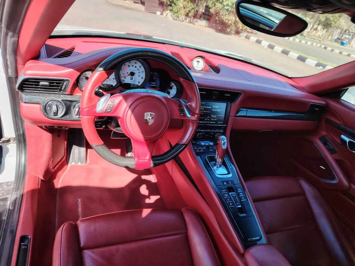 Car image 13