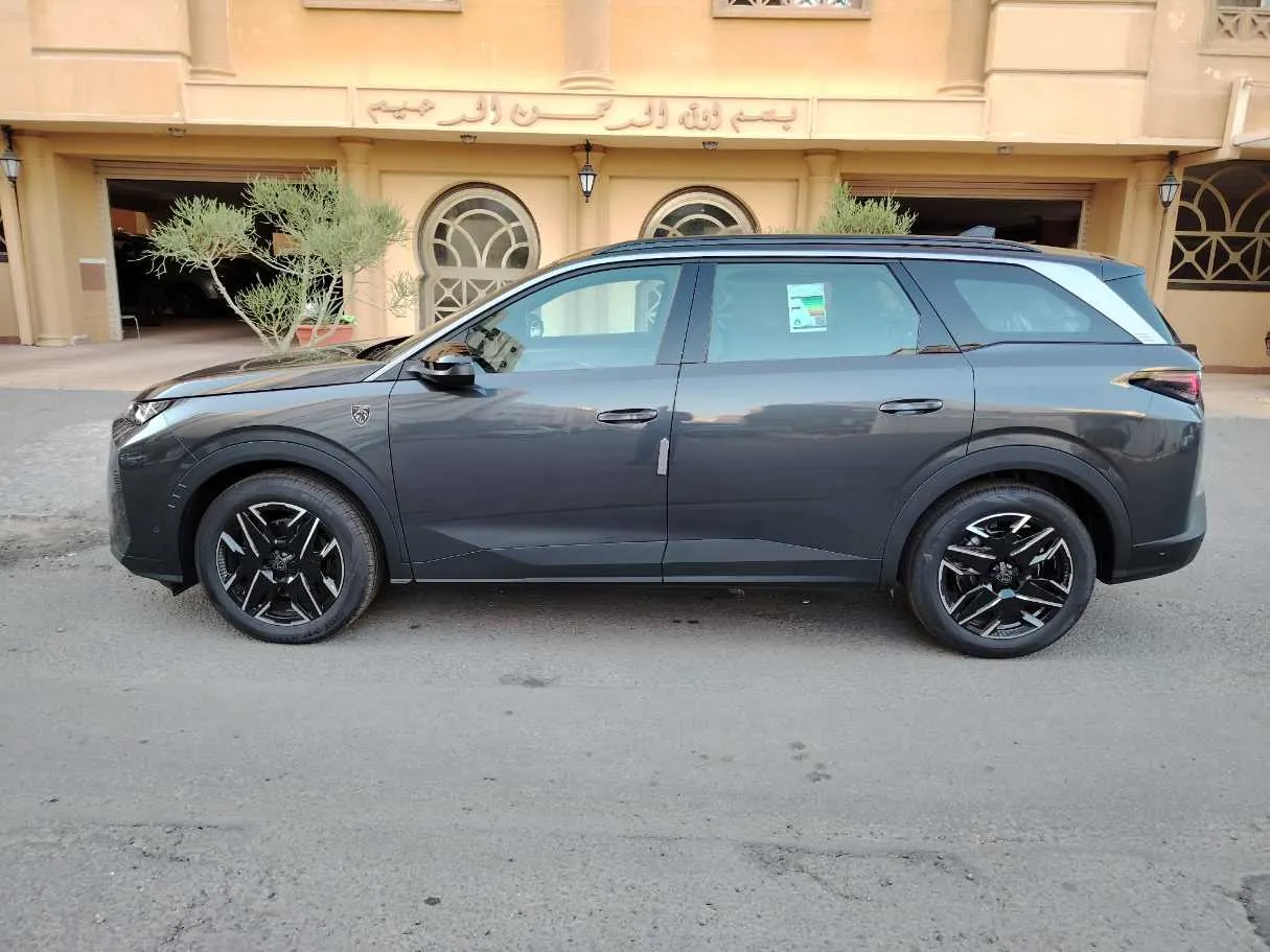 Car image 8