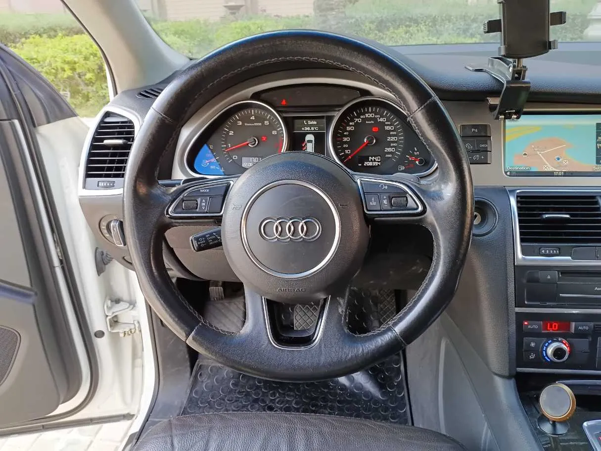 Car image 18