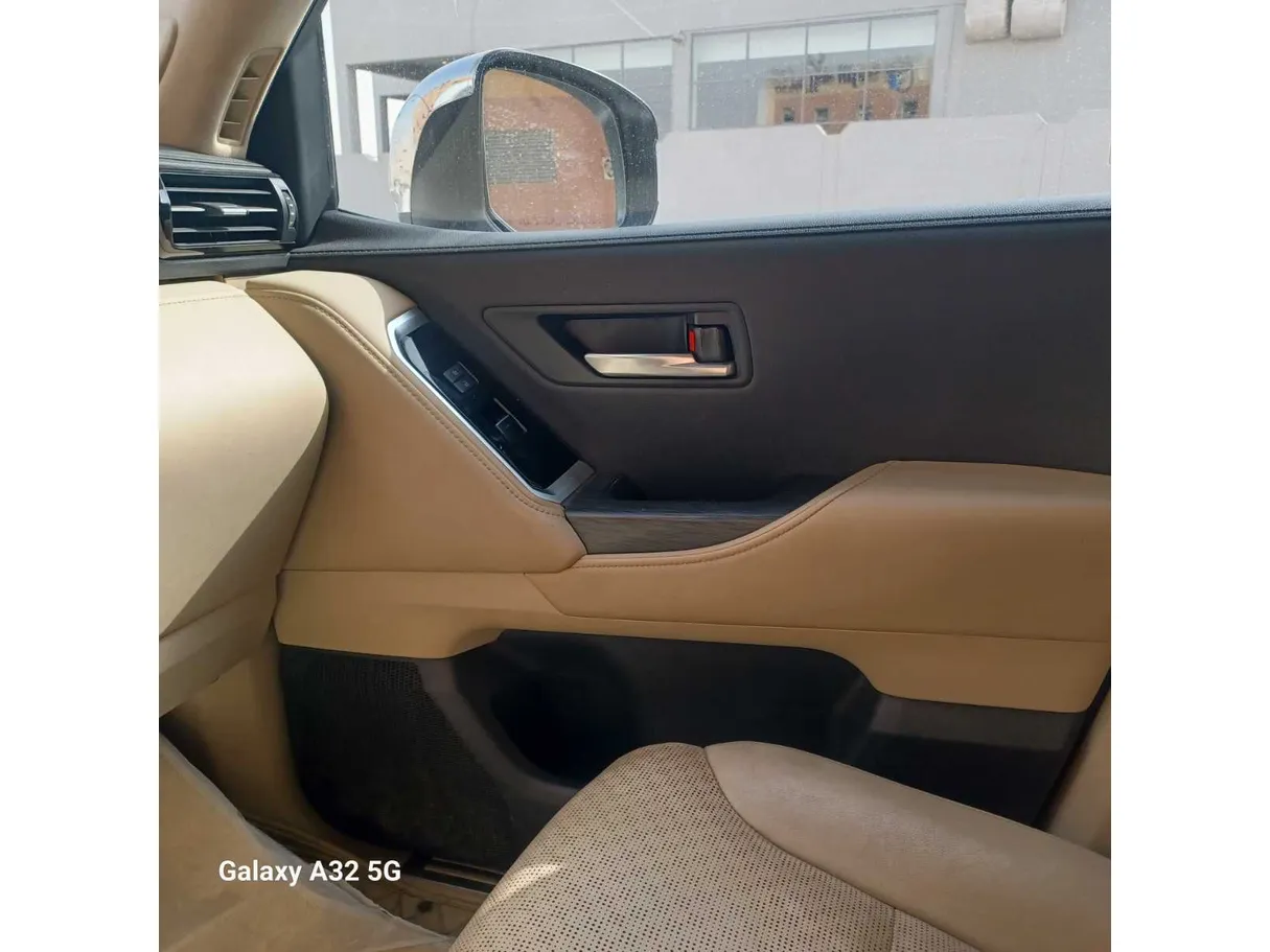 Car image 36