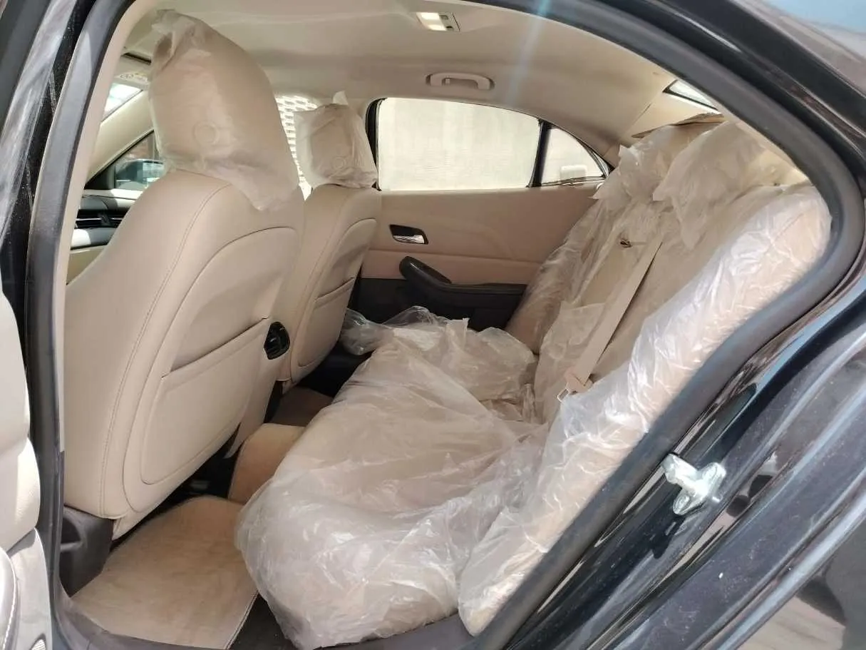 Car image 14