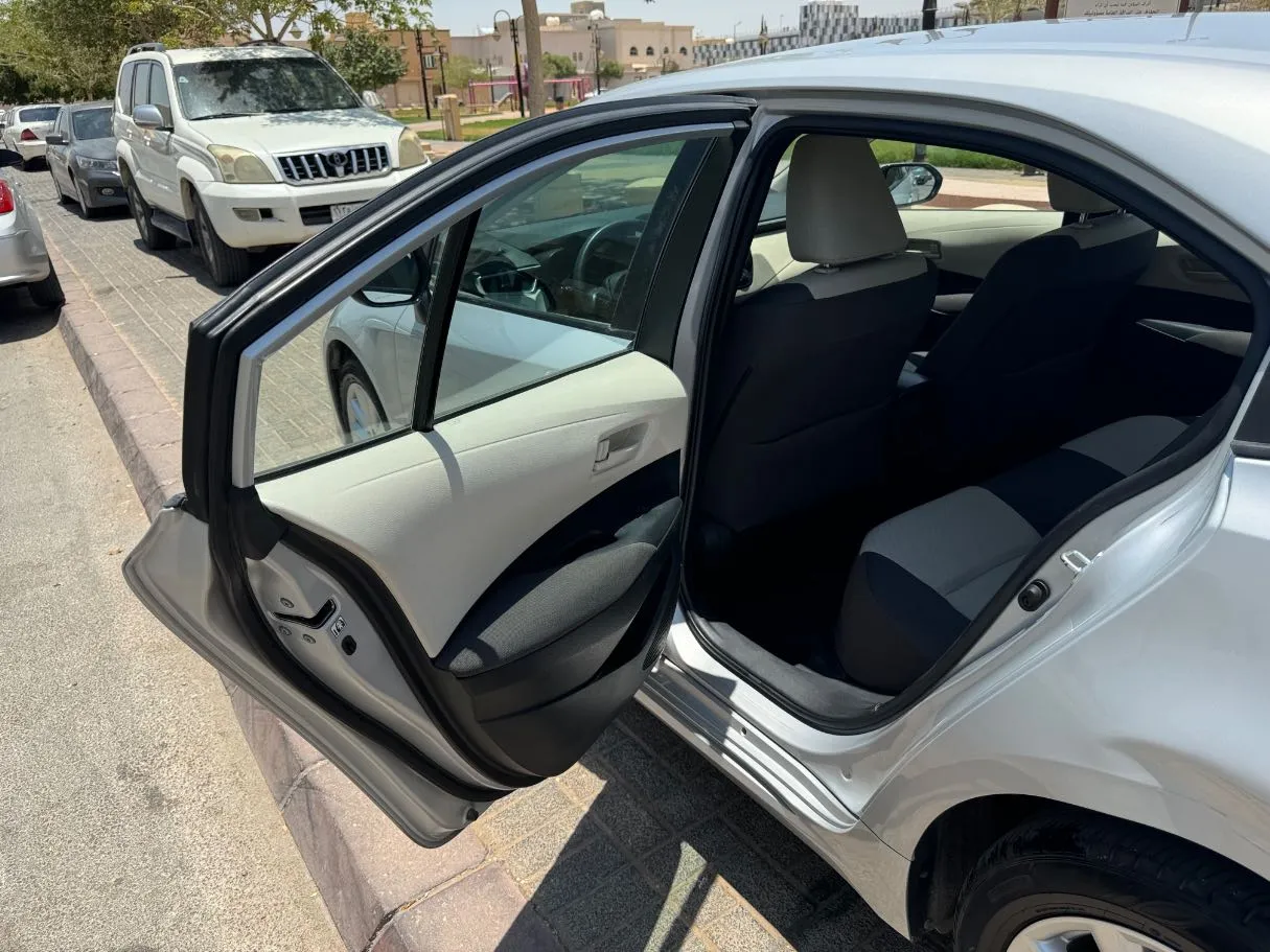 Car image 14