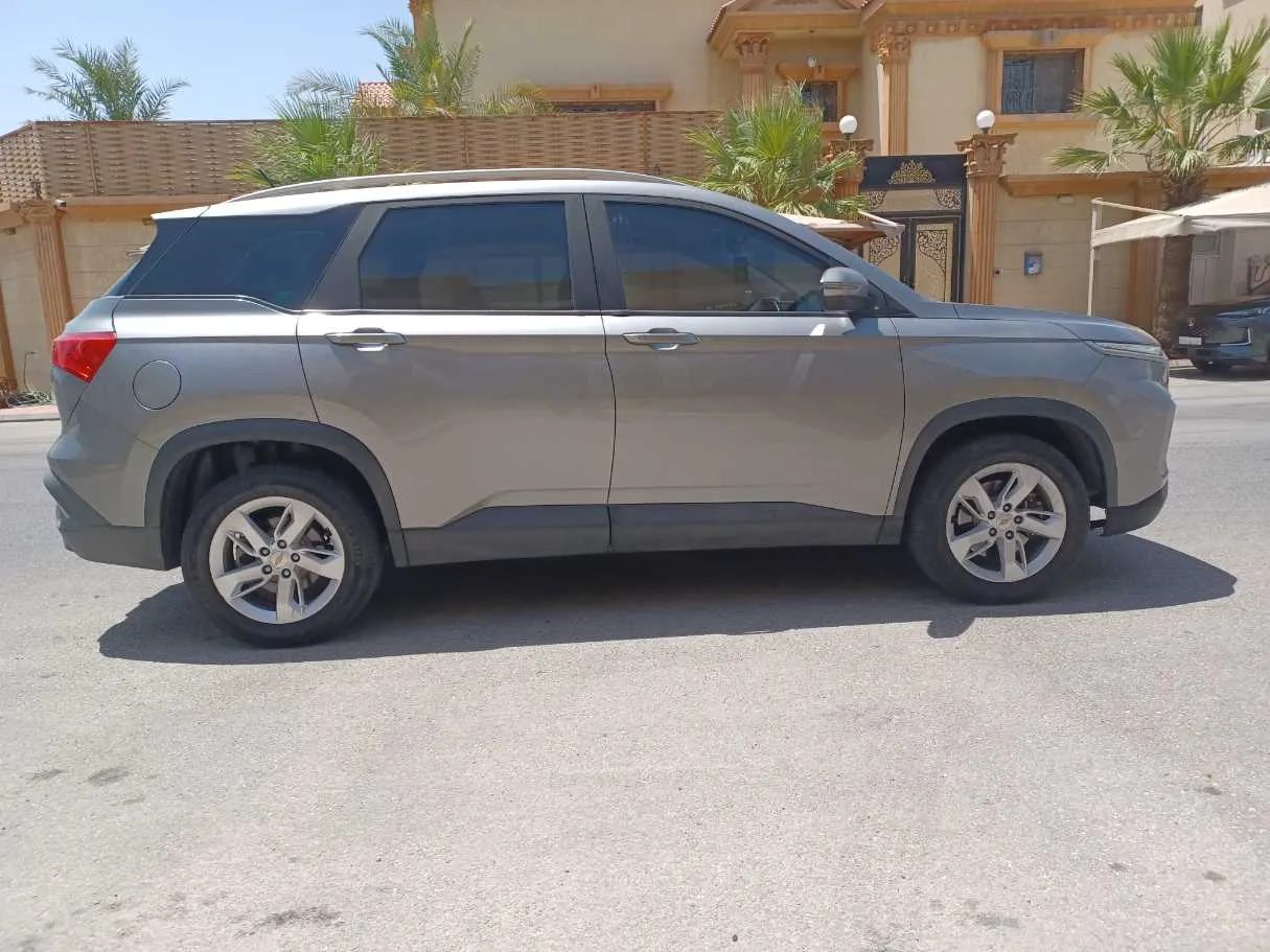 Car image 4