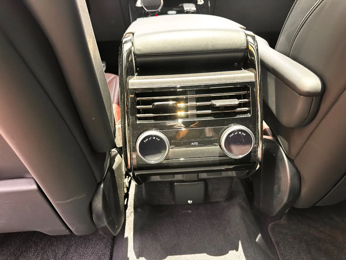 Car image 28