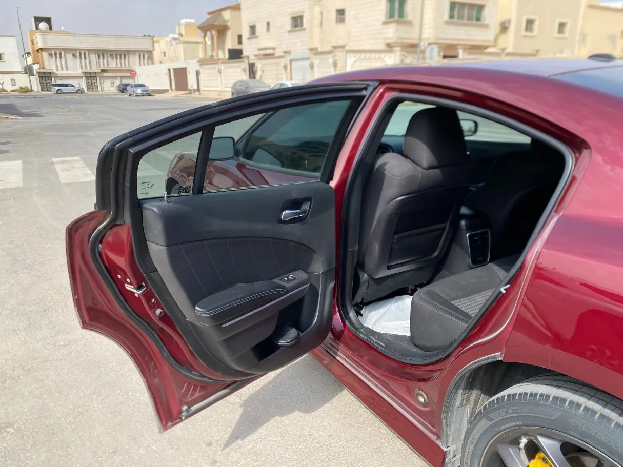 Car image 12