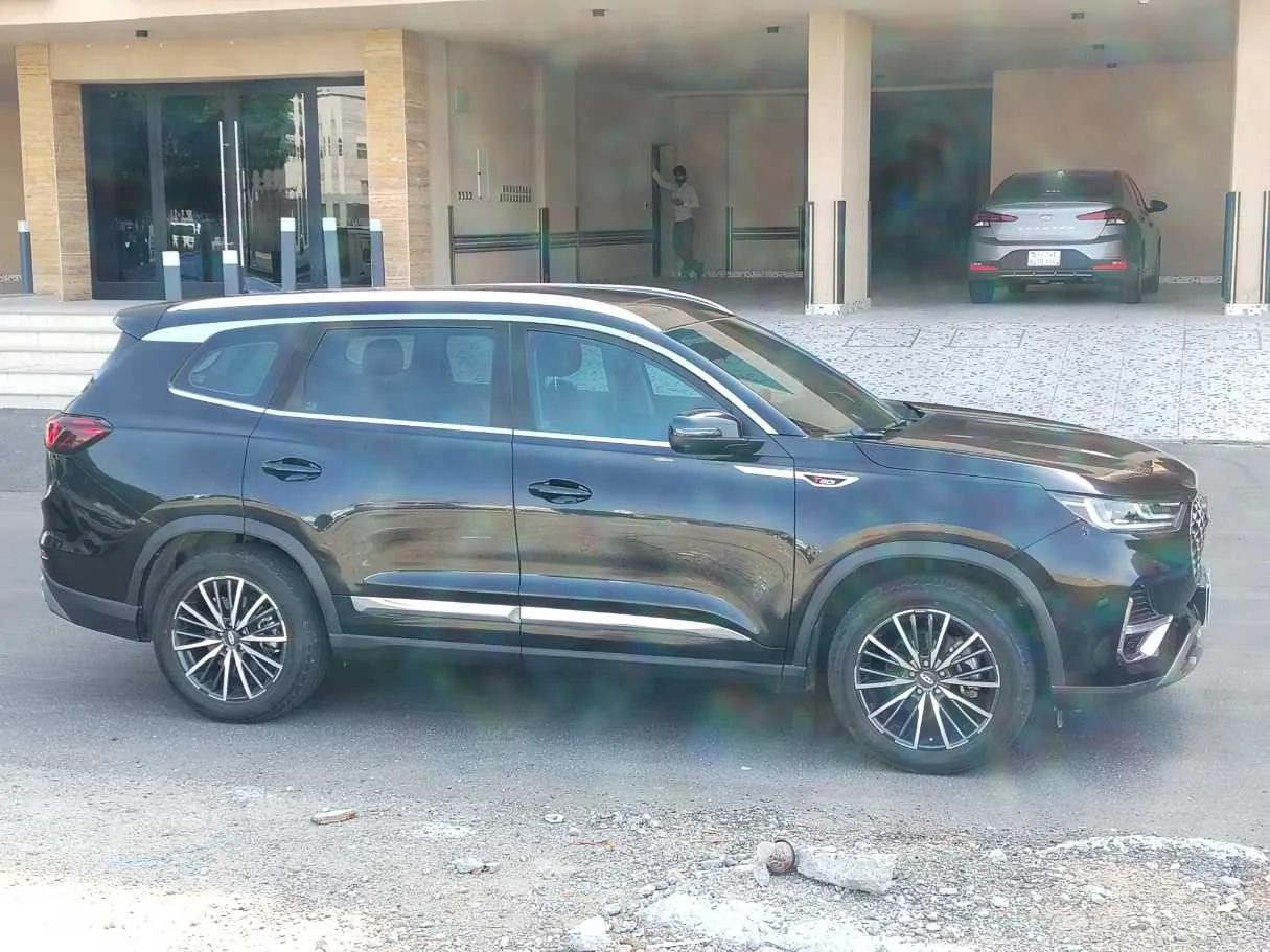Car image 4