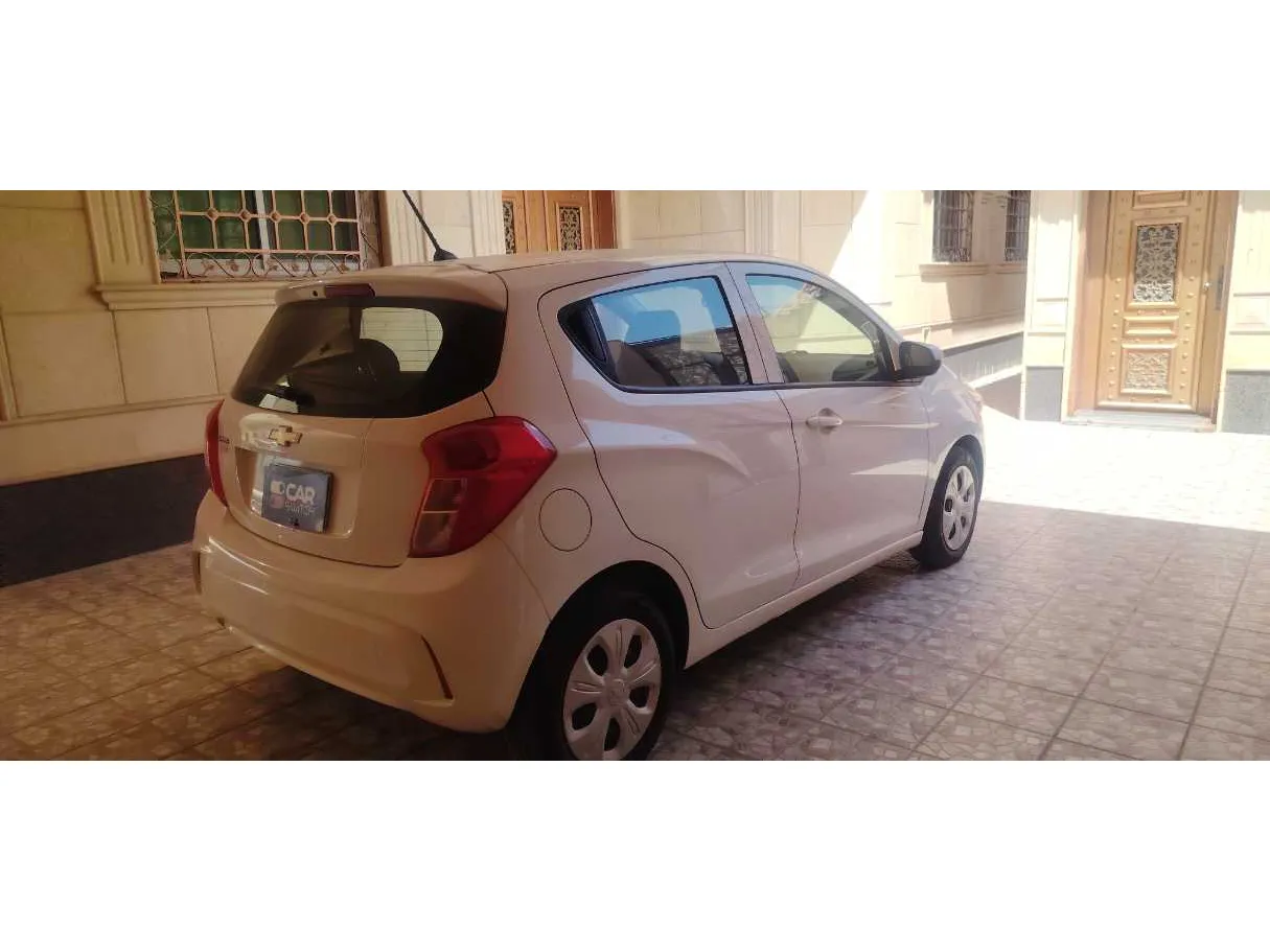 Car image 5