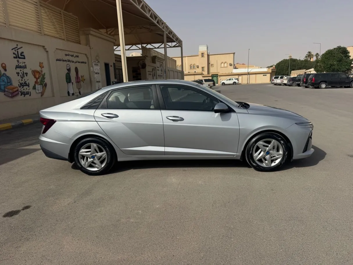 Car image 4