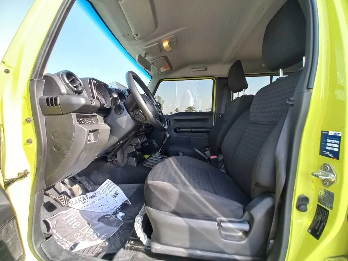 Car image 12