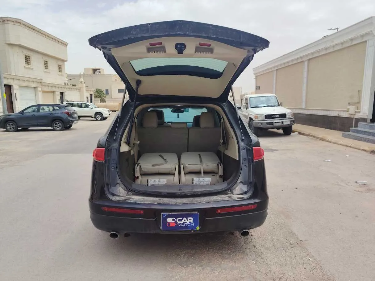 Car image 24