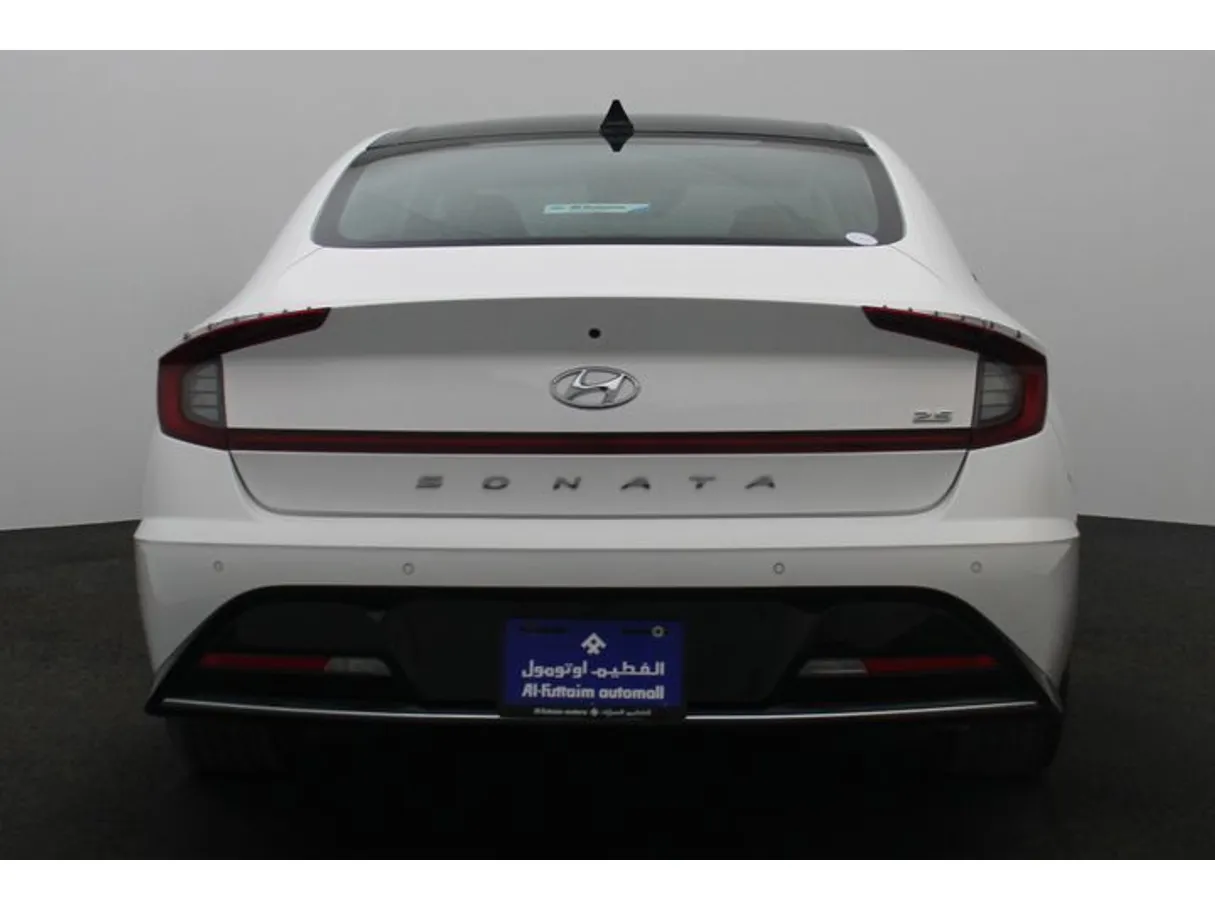 Car image 12