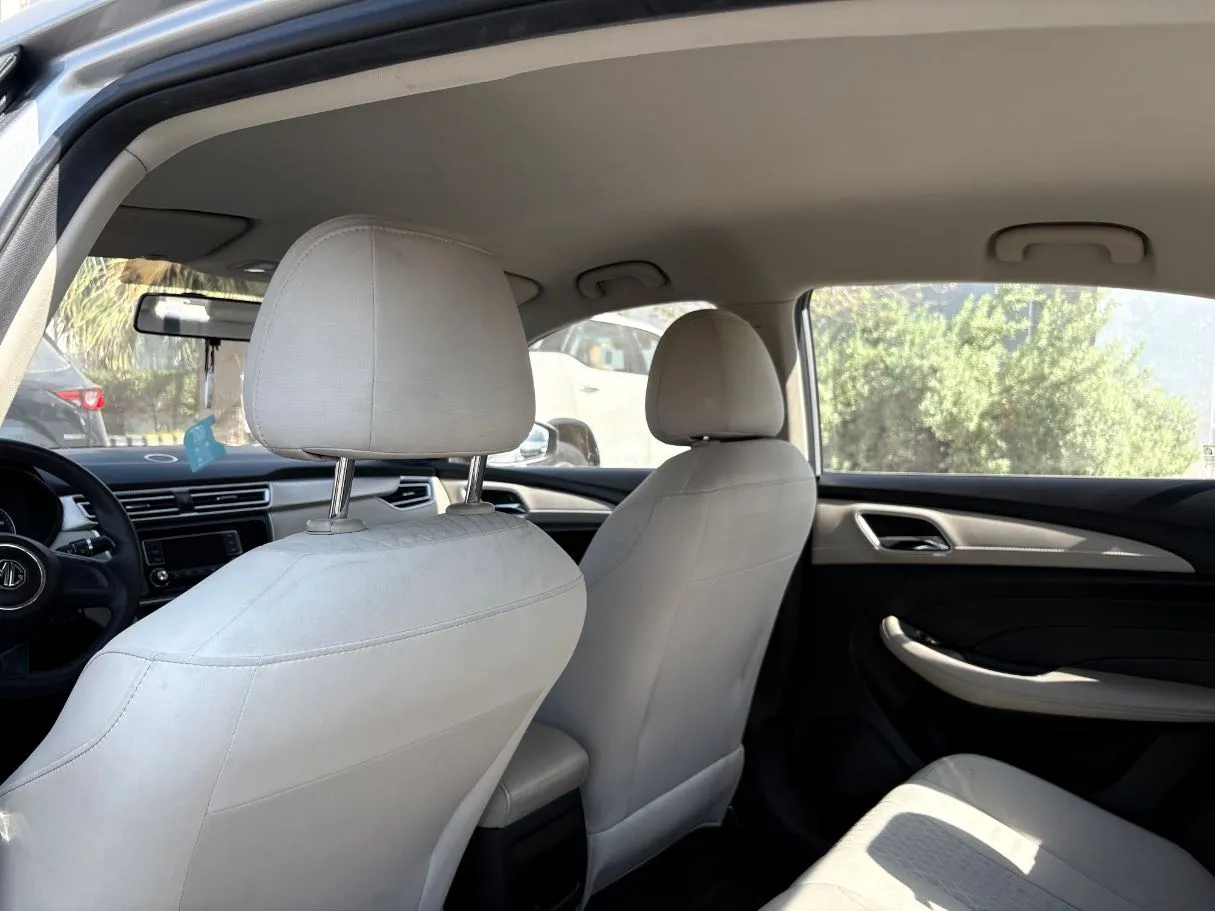 Car image 17