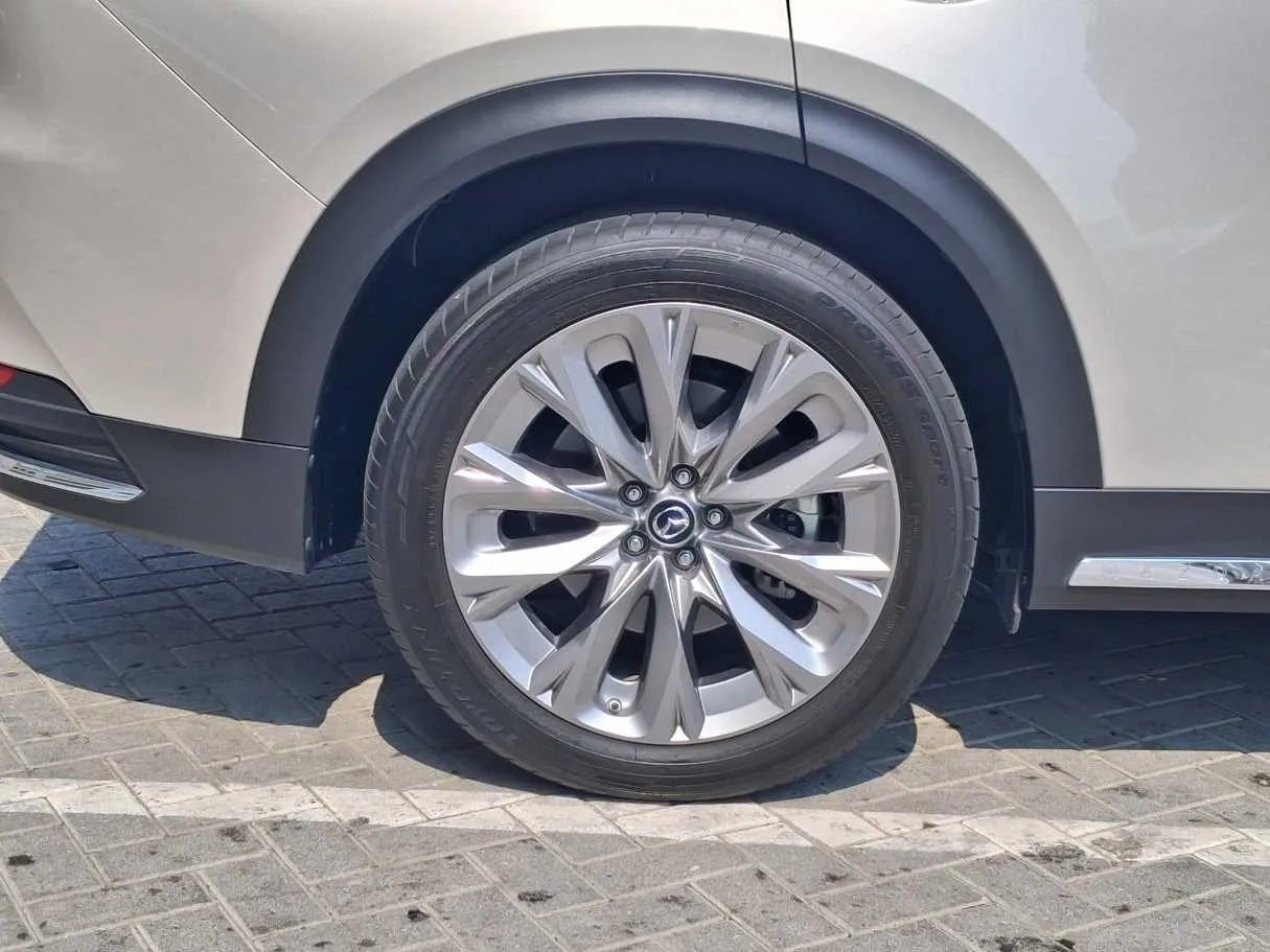 Car image 9
