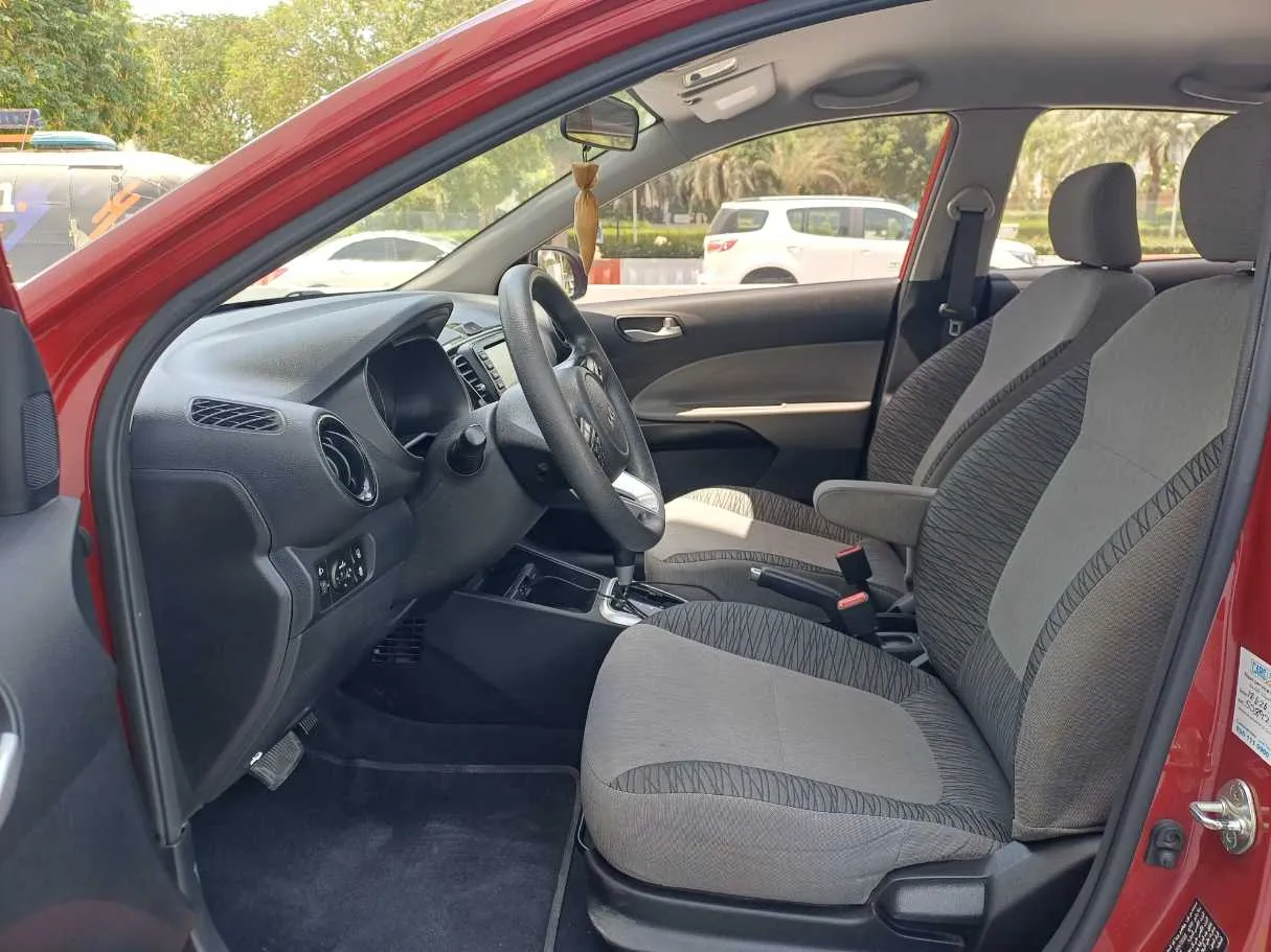 Car image 12