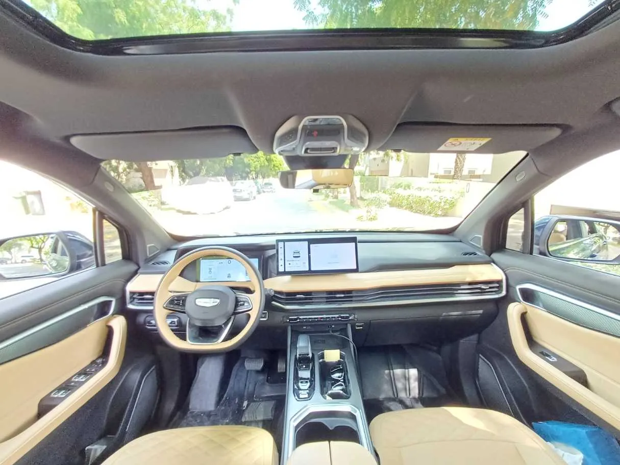 Car image 17