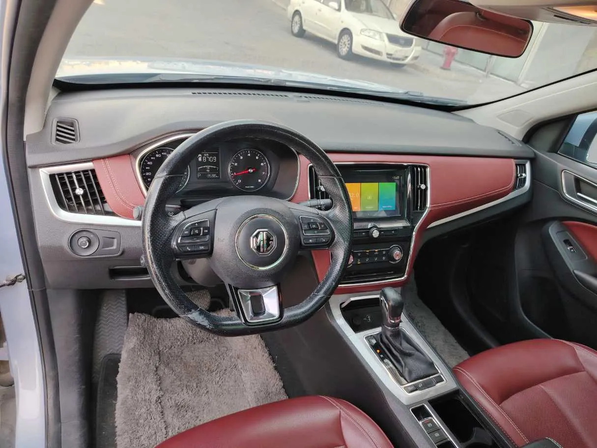 Car image 13