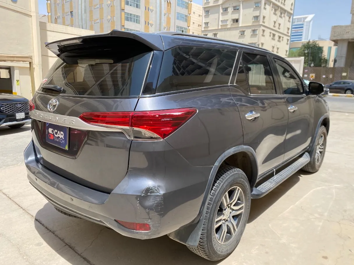 Car image 5
