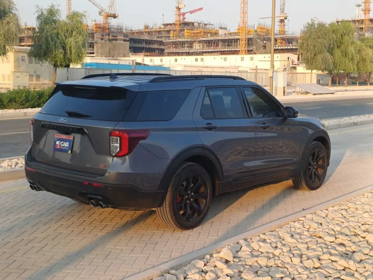 Car image 5