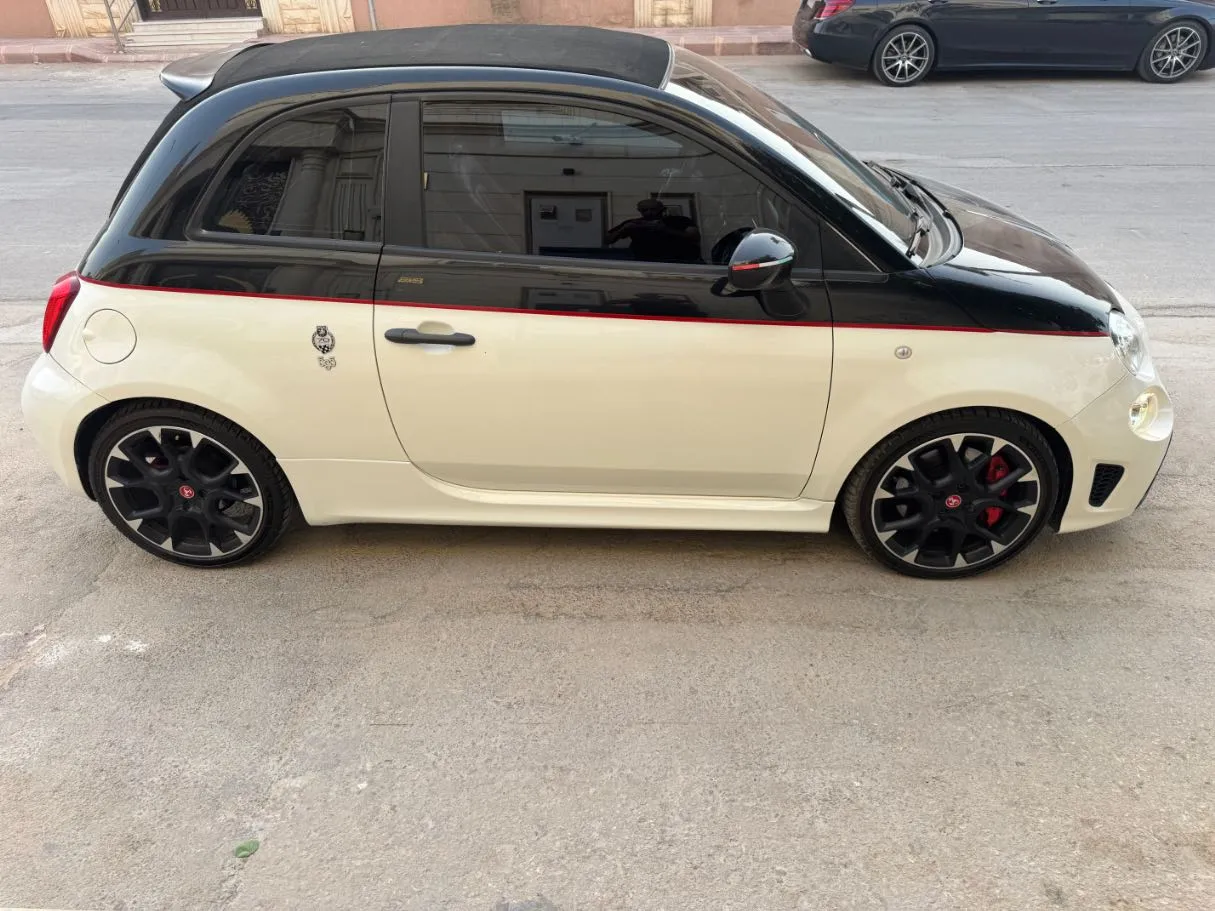 Car image 4