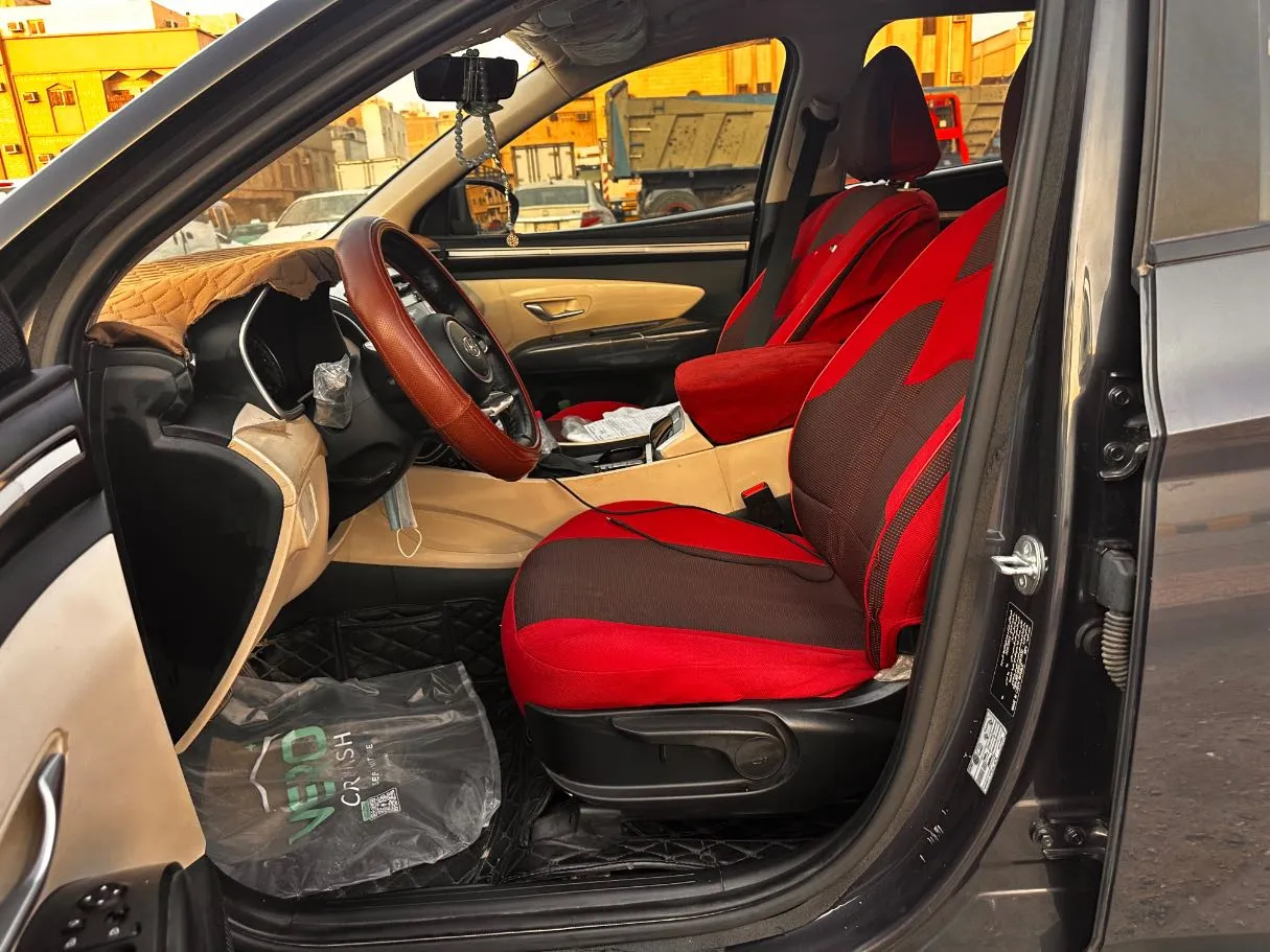 Car image 12