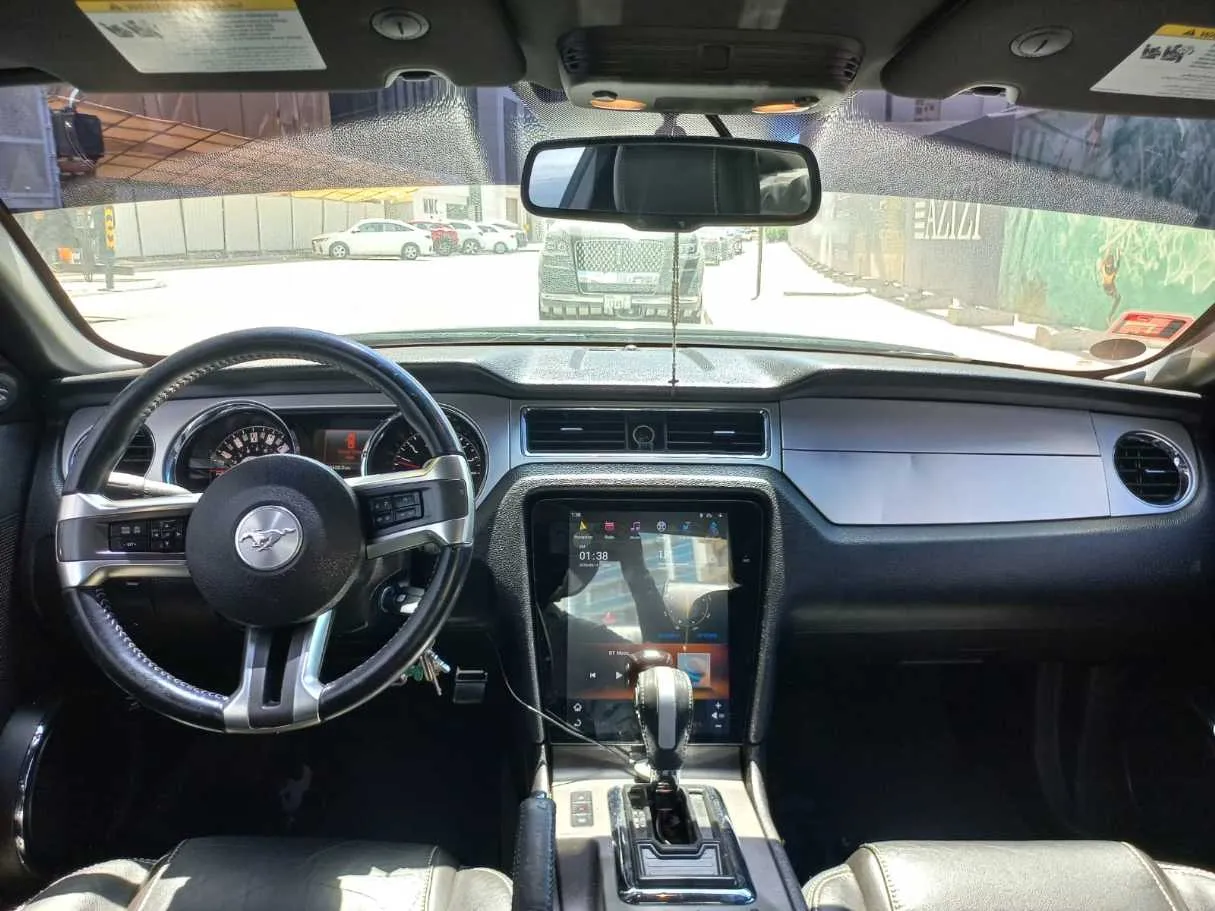 Car image 15