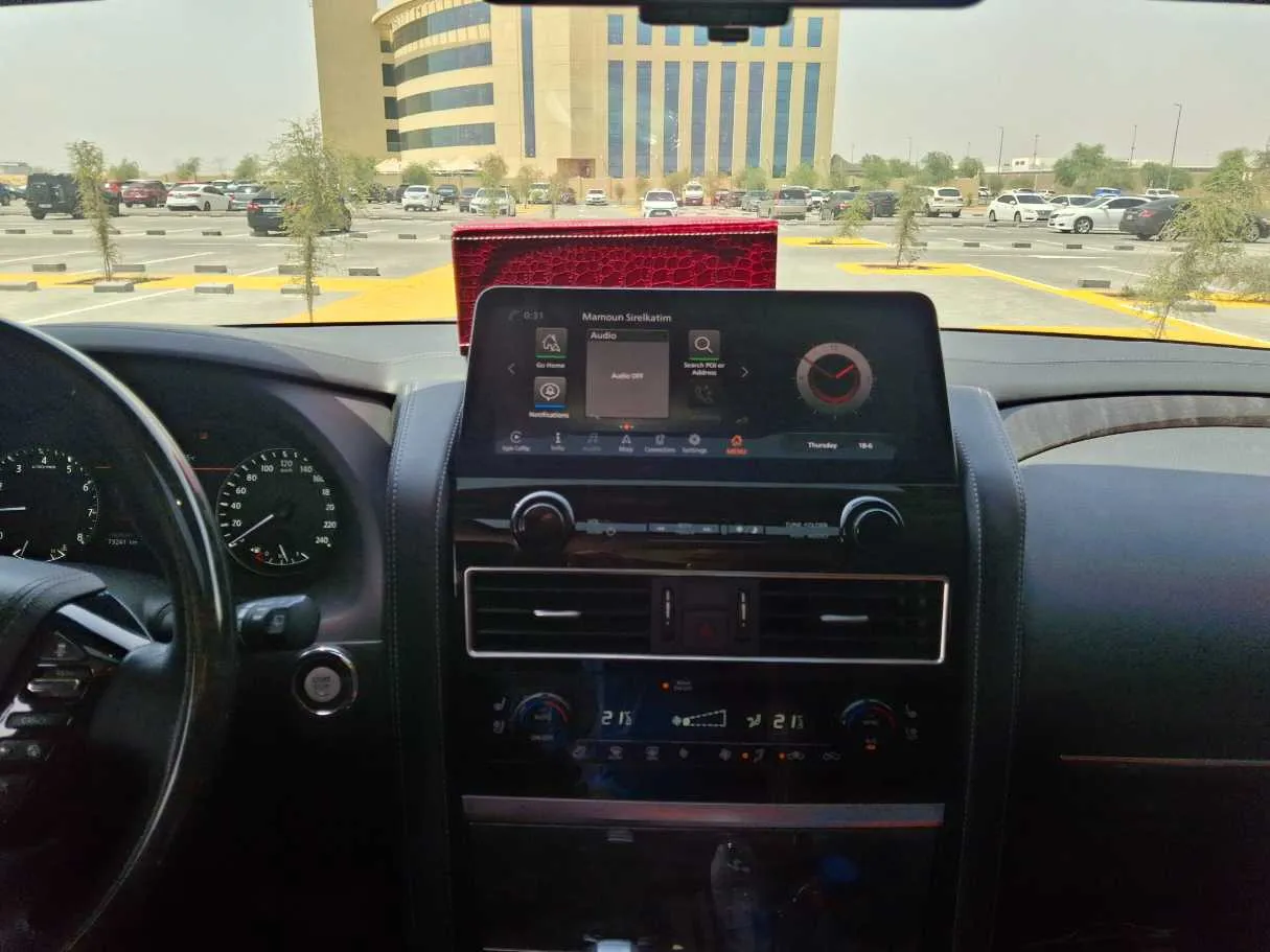 Car image 14
