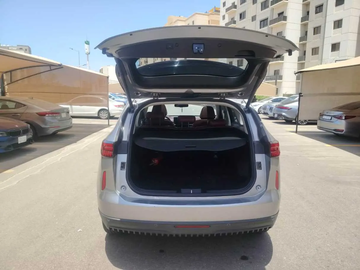 Car image 28