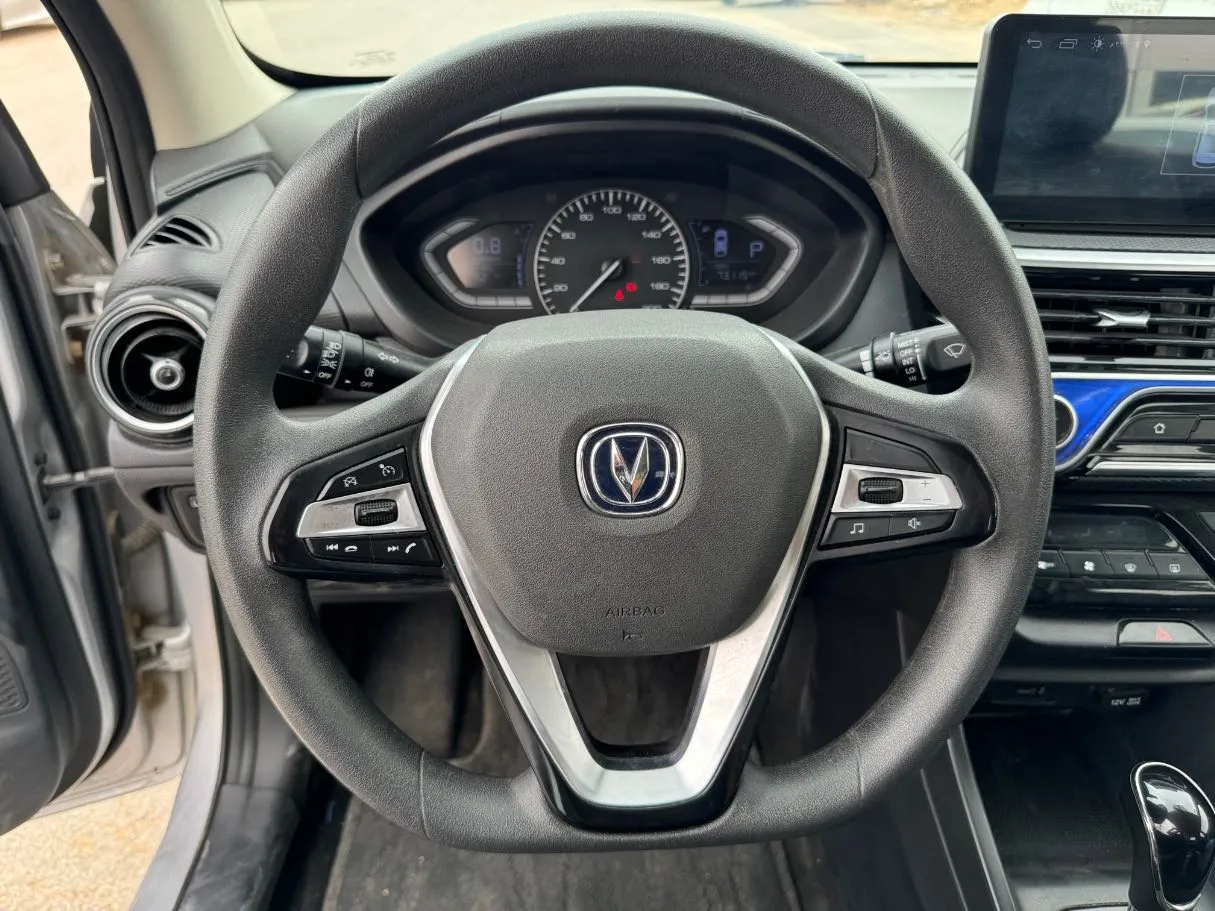 Car image 17