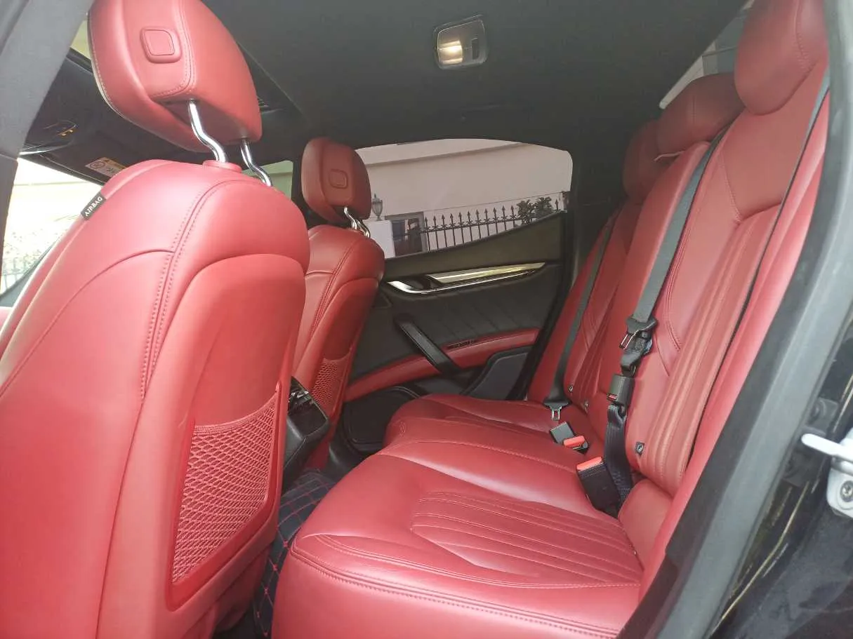 Car image 13