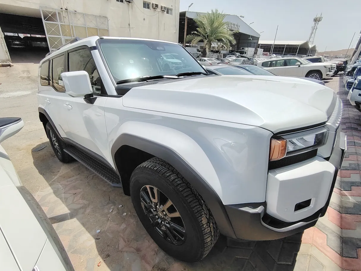 Car image 4
