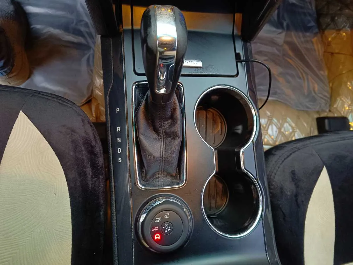 Car image 19