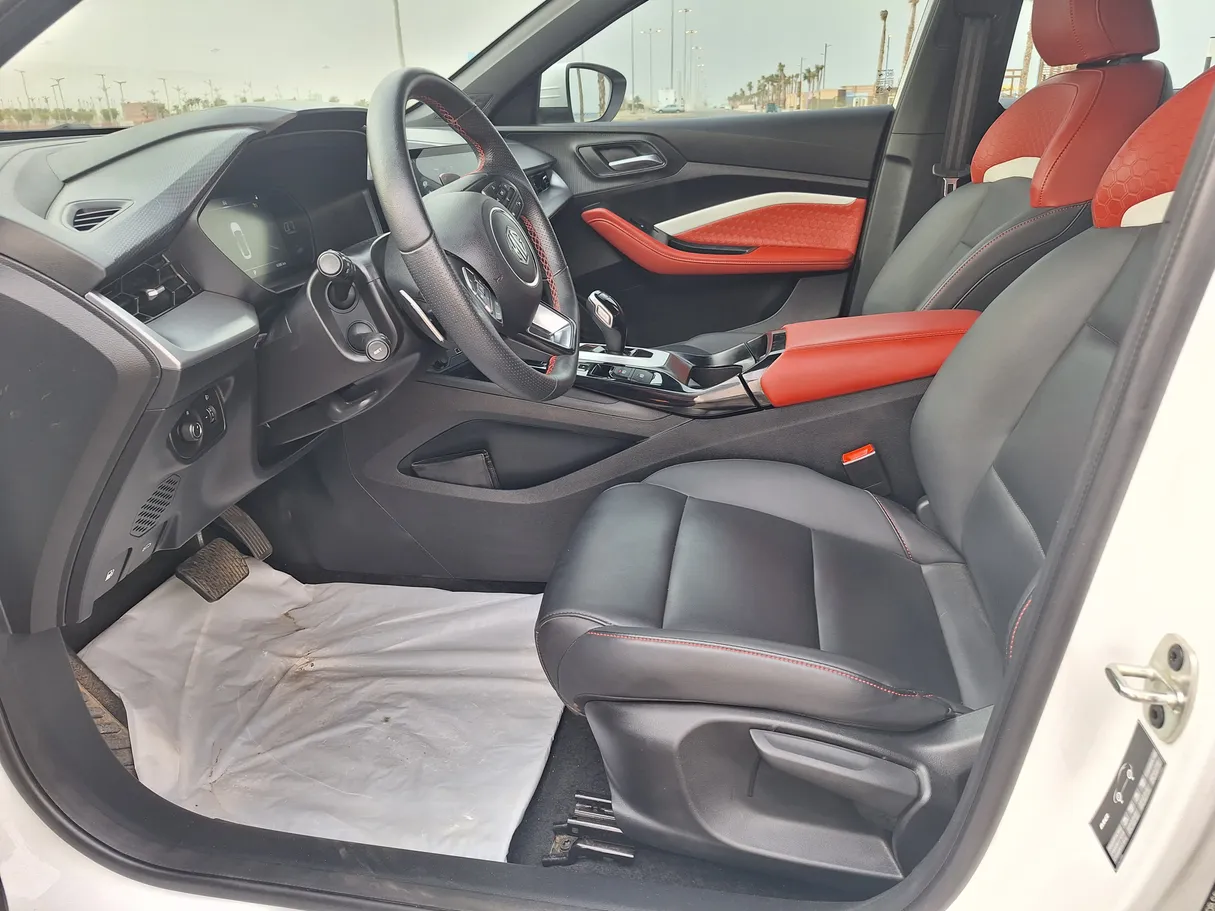 Car image 13