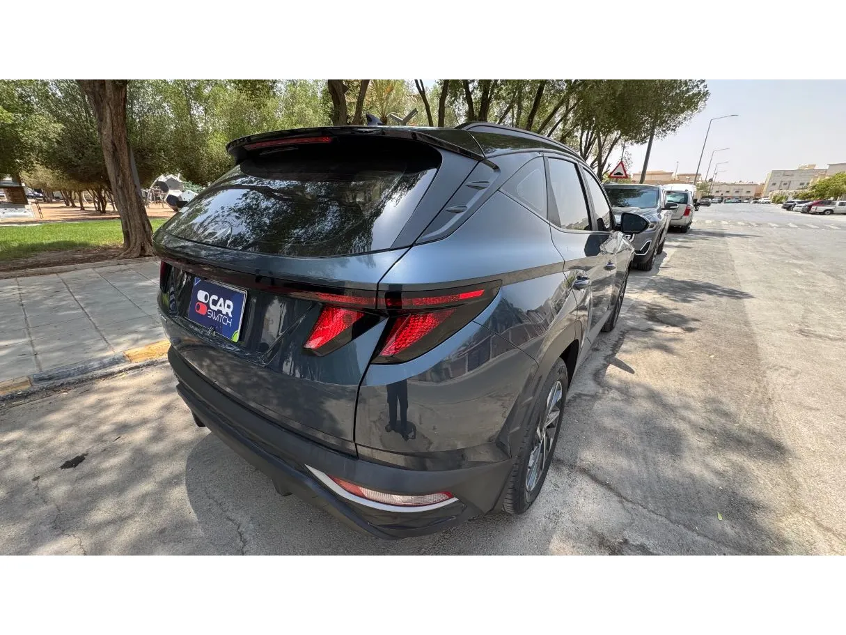 Car image 5