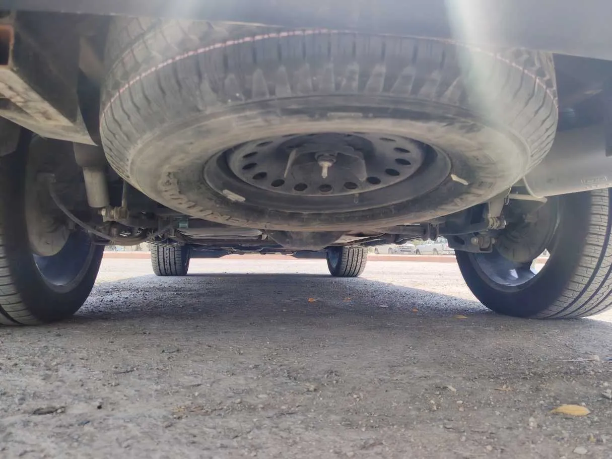 Car image 32