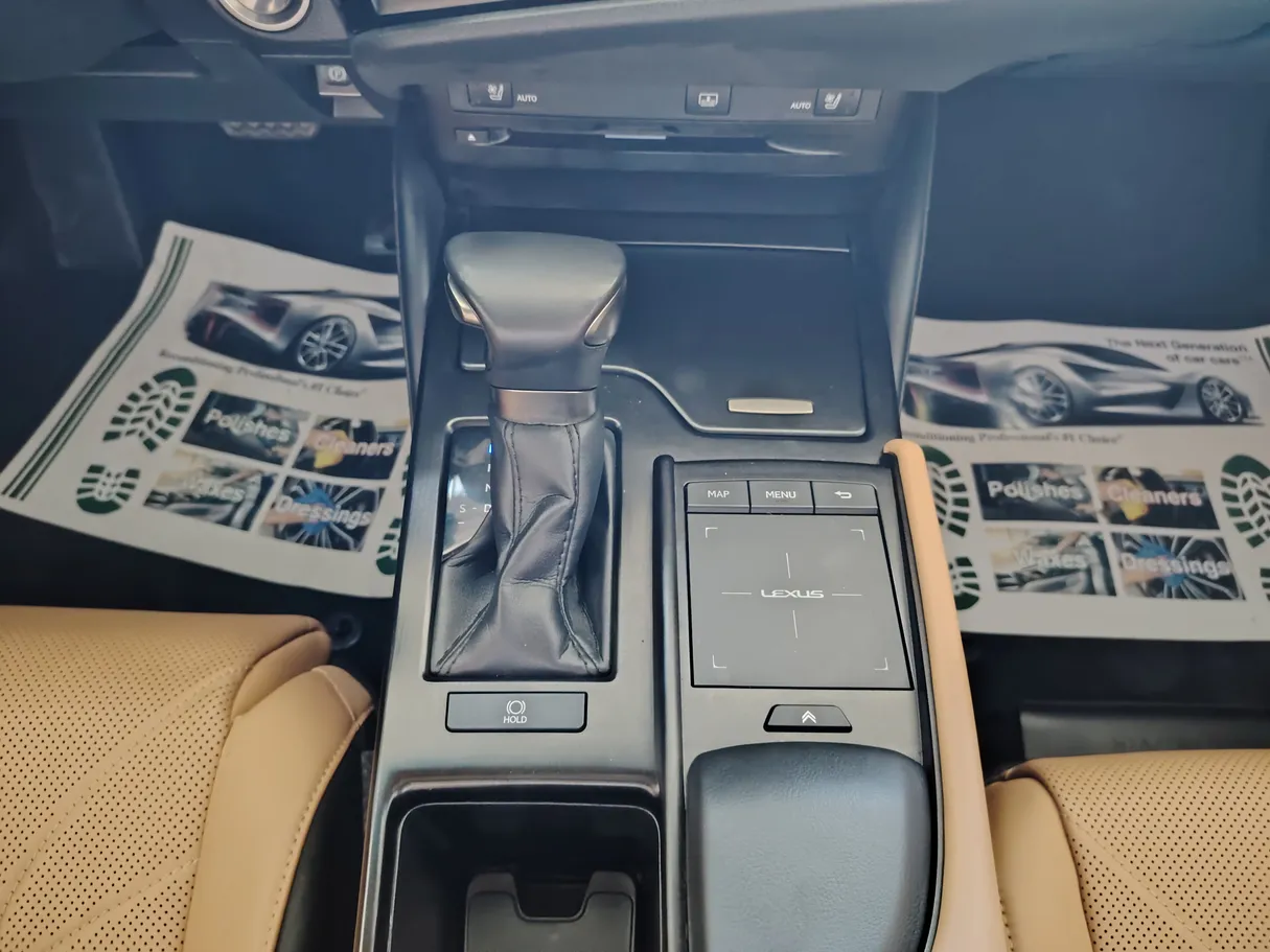 Car image 30