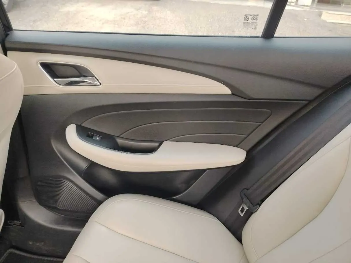 Car image 34
