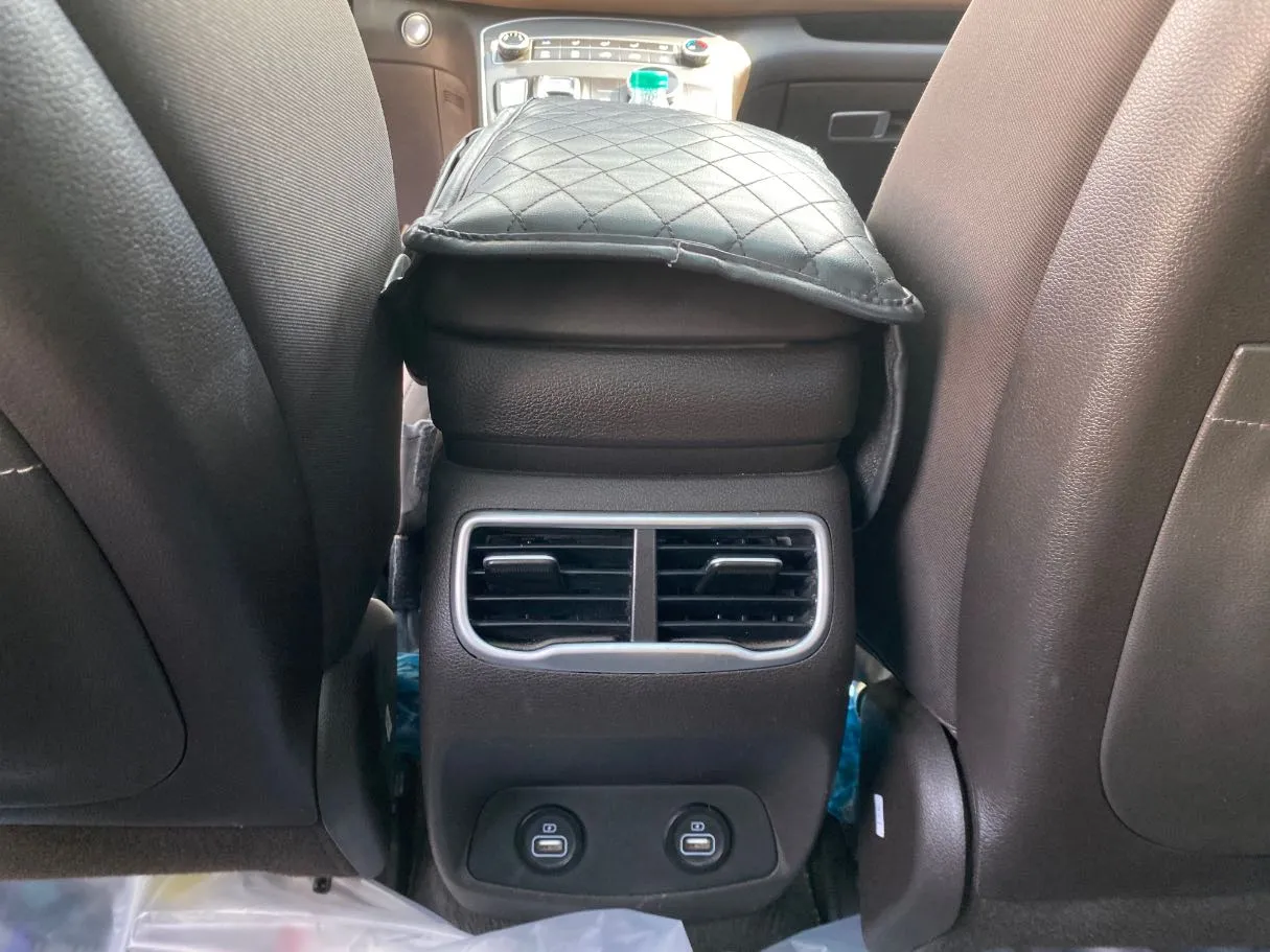 Car image 26