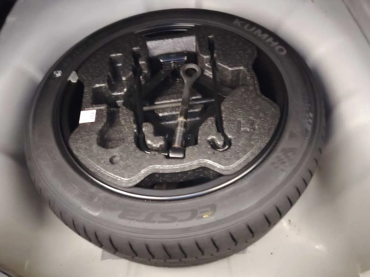 Car image 35