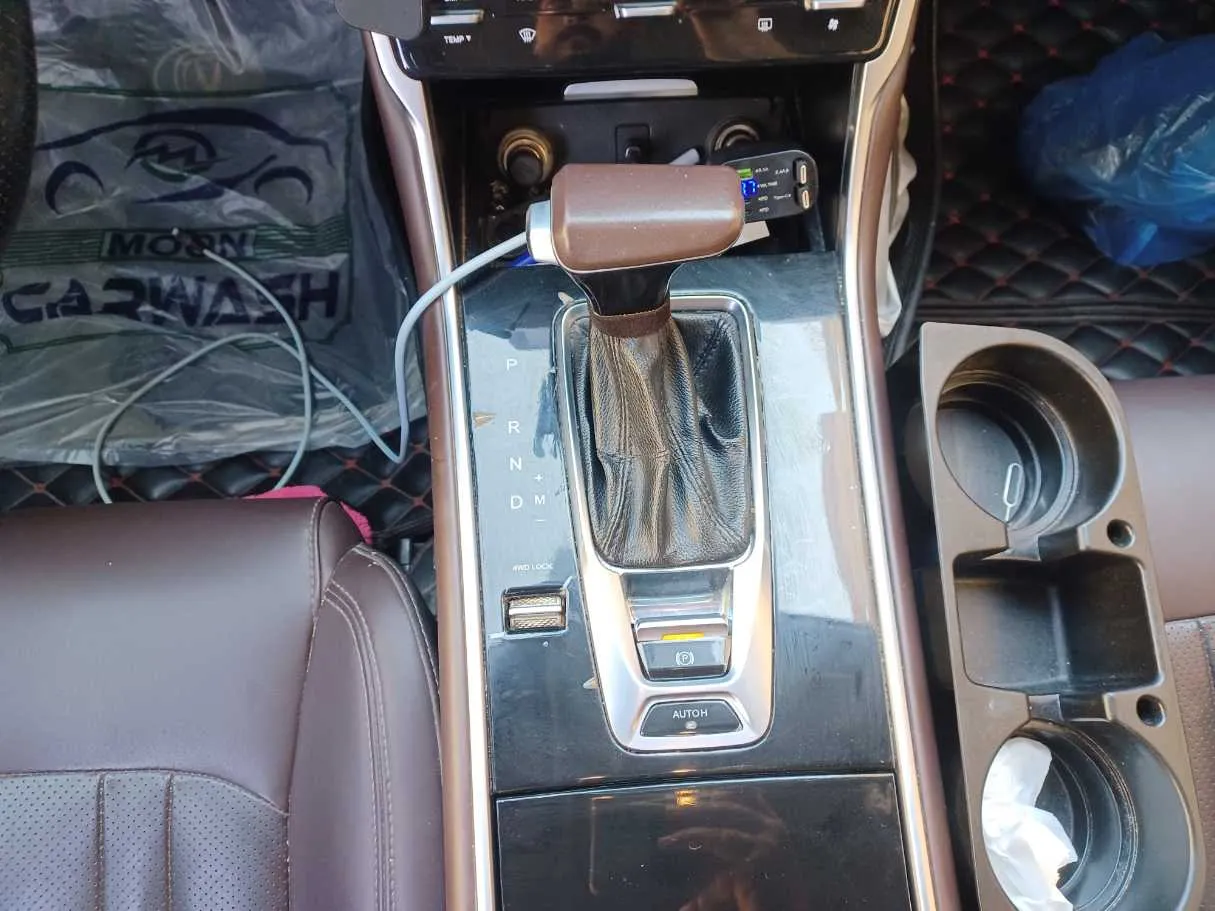 Car image 14