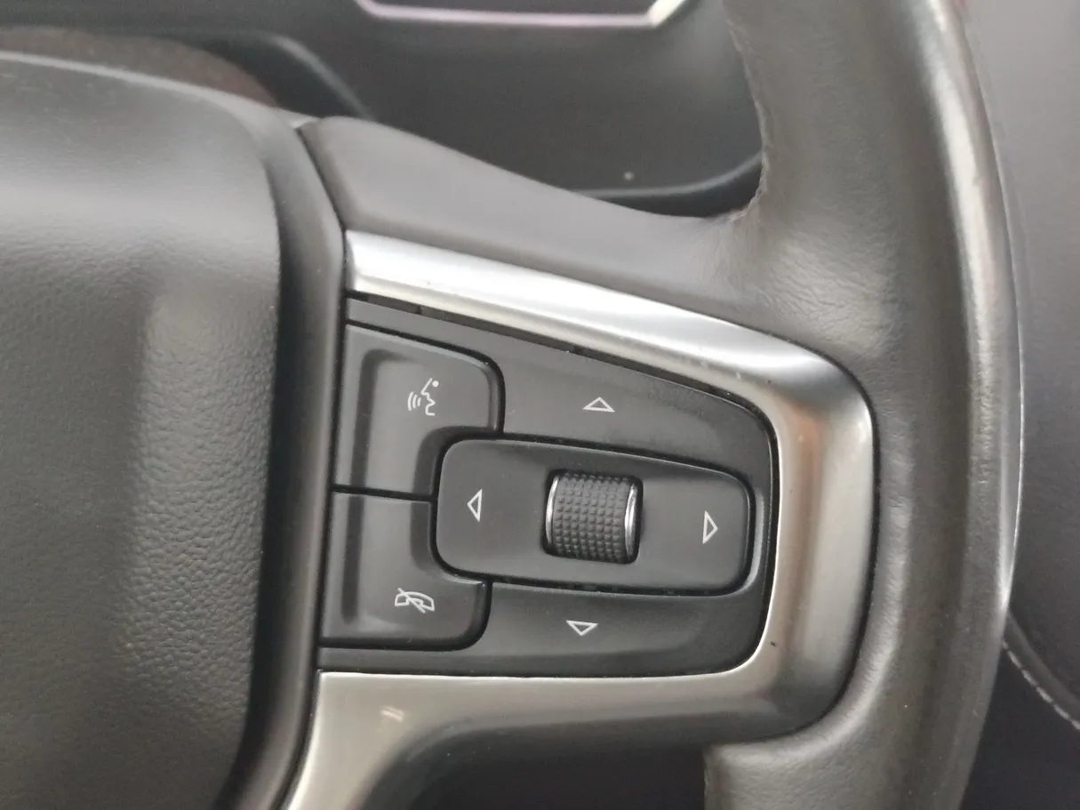 Car image 25
