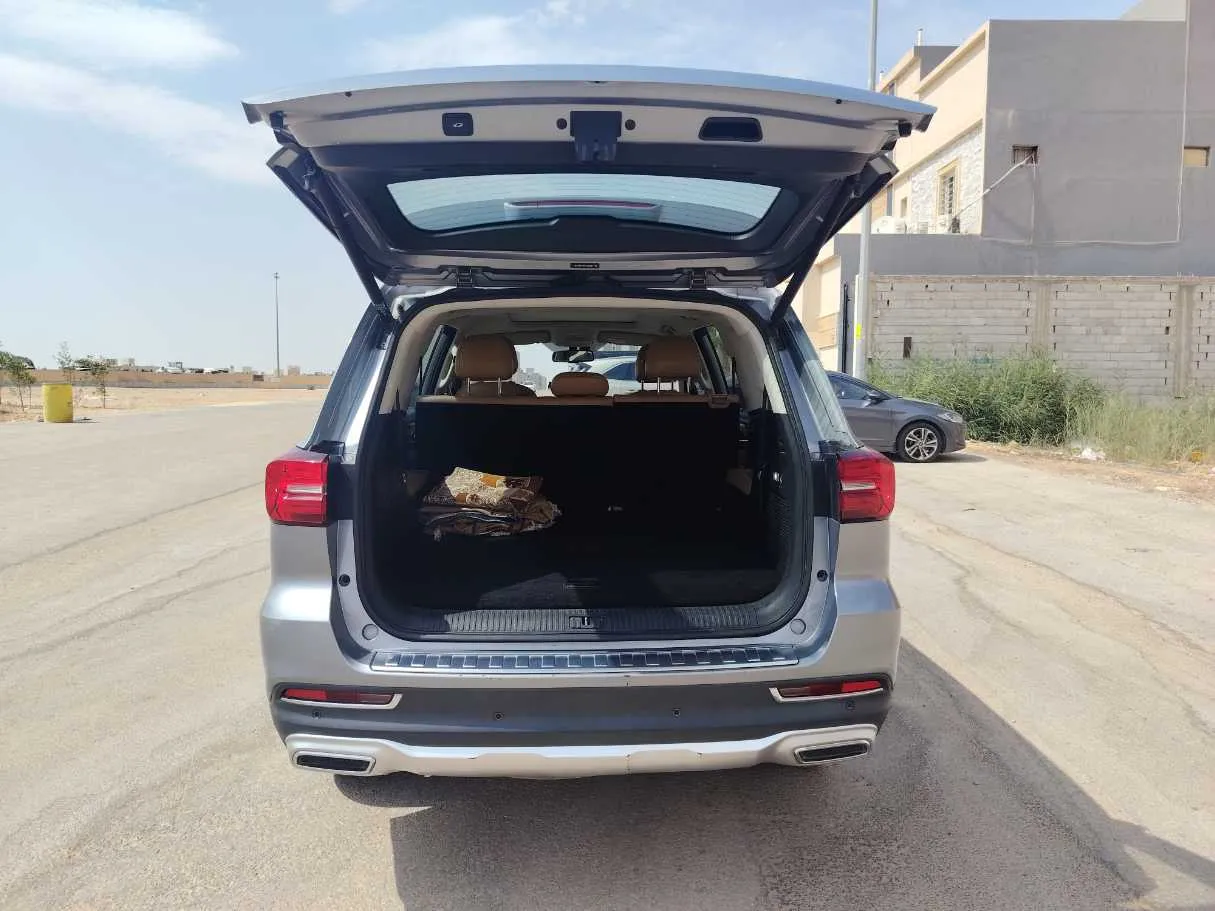 Car image 25