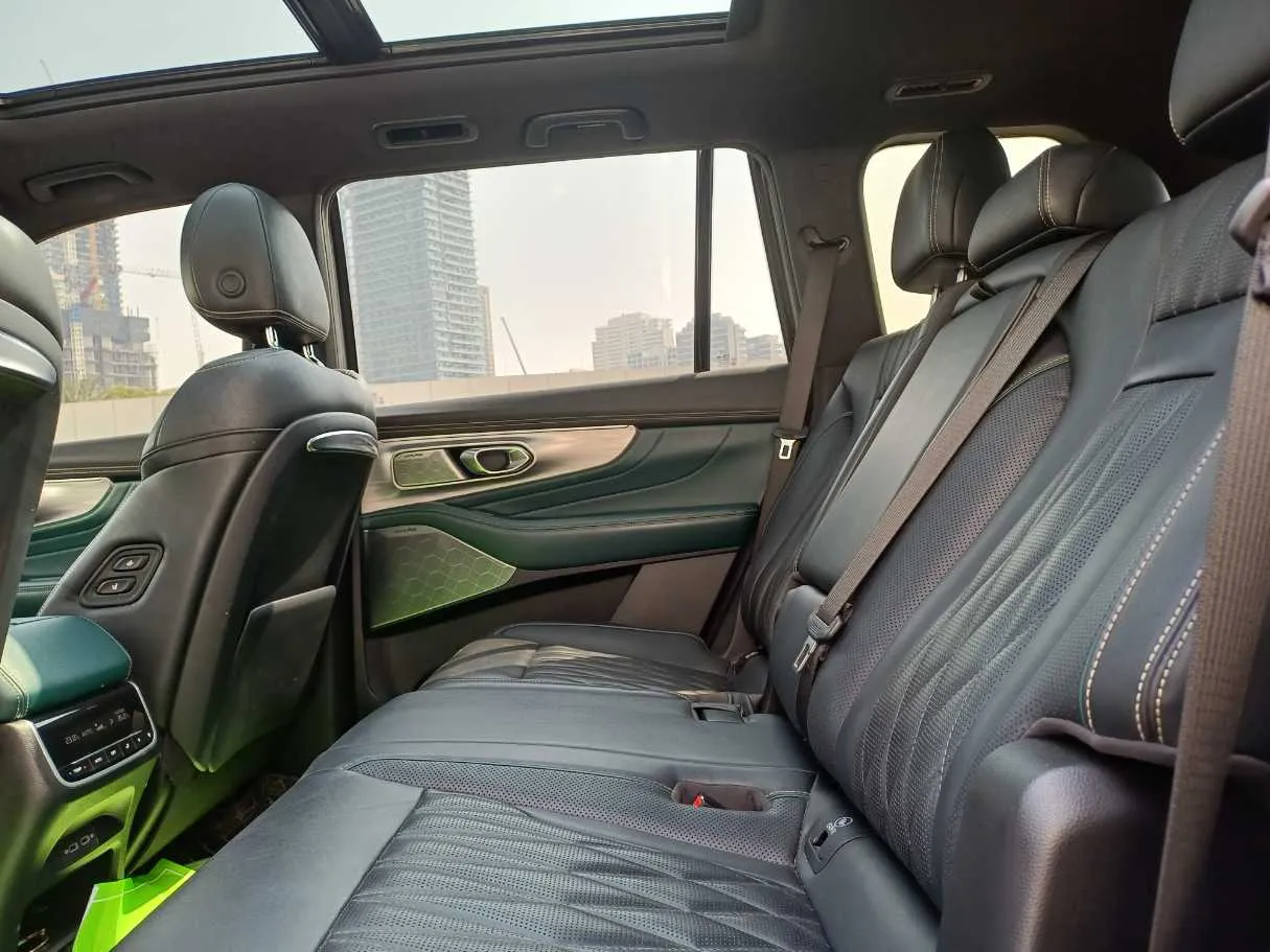 Car image 13