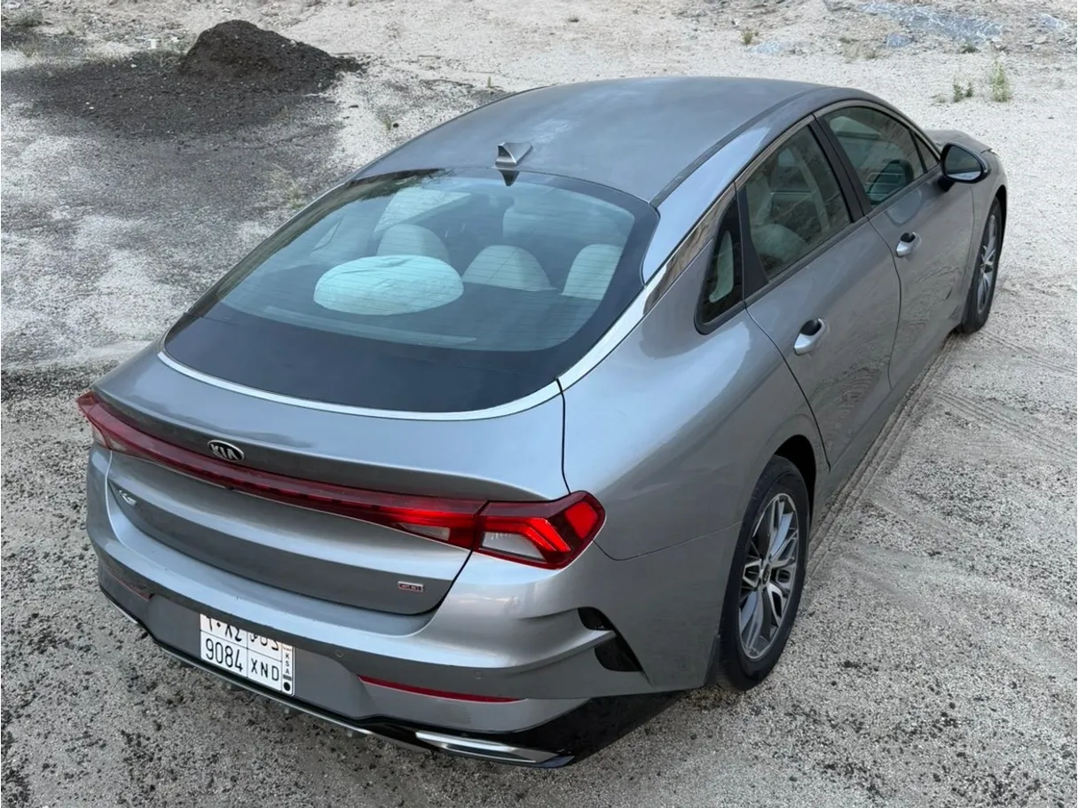 Car image 3