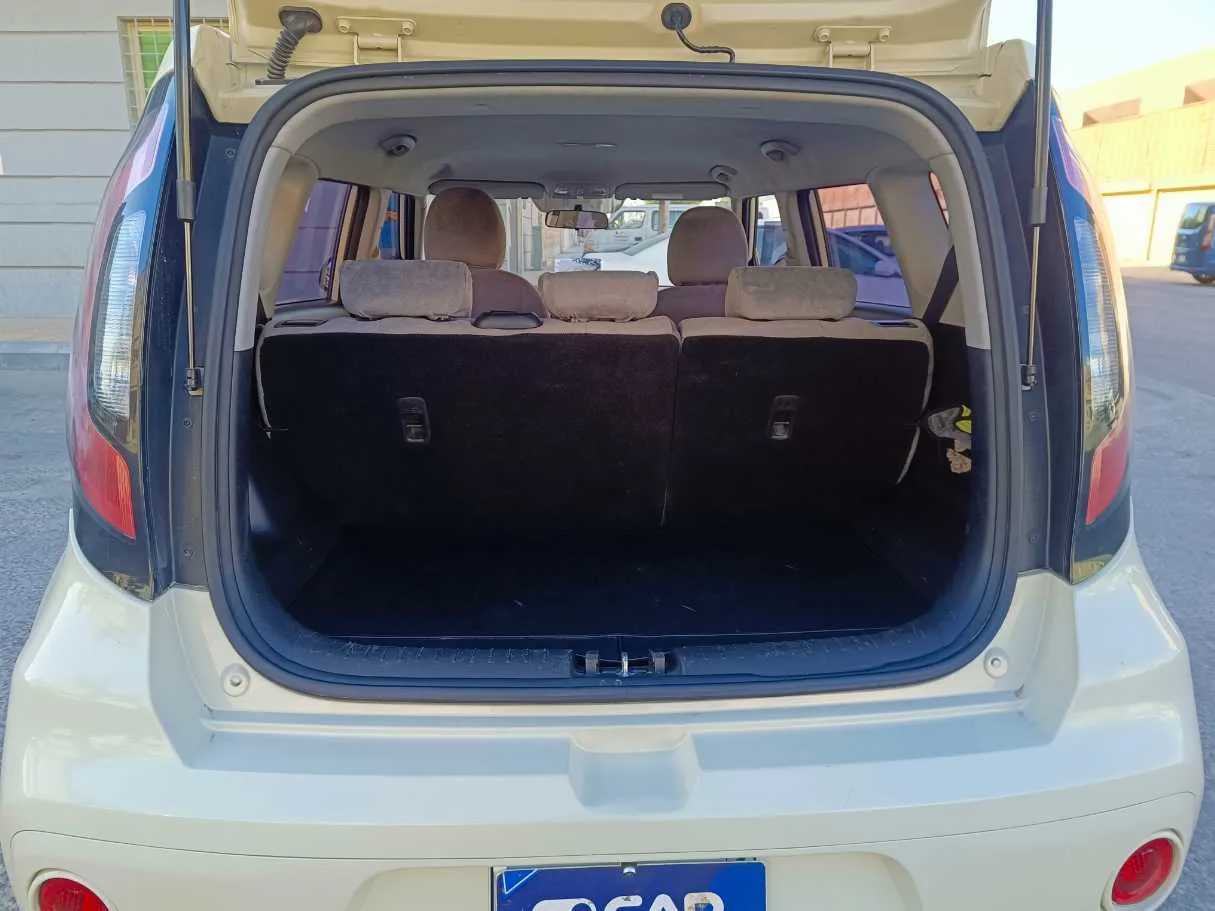 Car image 28