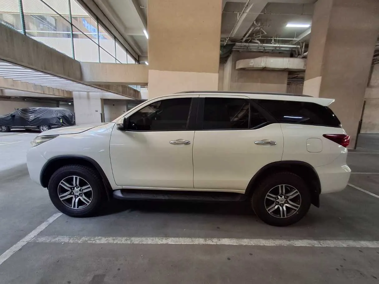 Car image 8