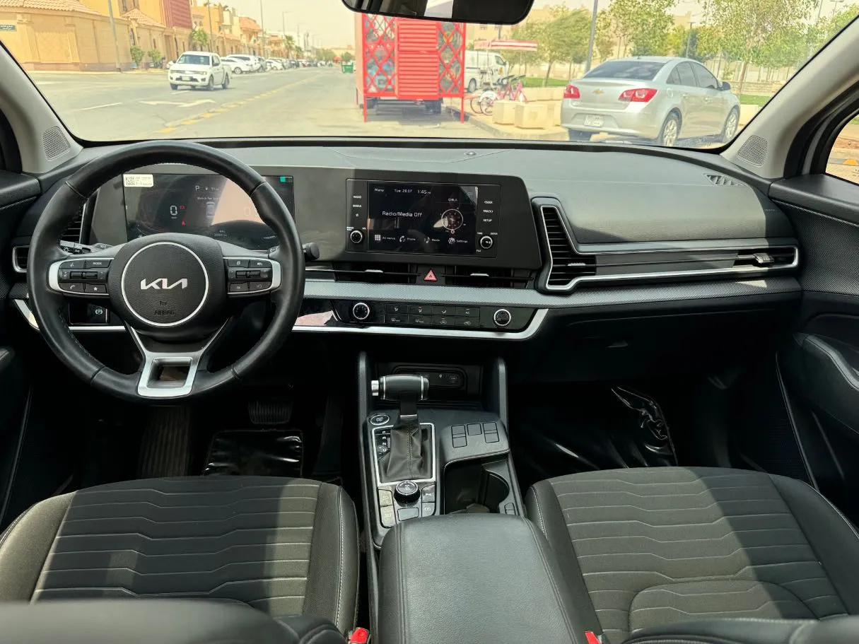 Car image 17